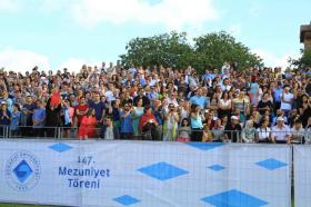 Etkinliğe, mezunların aileleri ve üniversite öğretim görevlileri de katıldı.