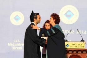 Törende, 2013-2014 dönemi fakülte ve bölüm birincilerinin yanı sıra diğer başarılı öğrencilere de ödülleri takdim edildi.