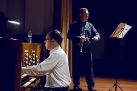 Albert Long Hall 12 Kasım’da trompet ve orgun söyleşisini içeren ‘Meleklerin Trompeti’ gecesinde İngiliz sanatçılar Howard Rowntree ve Terence Charlston’u ağırladı.