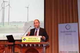 Kurumsal Yönetim Merkezi Başkanı Prof. Dr. Vedat Akgiray