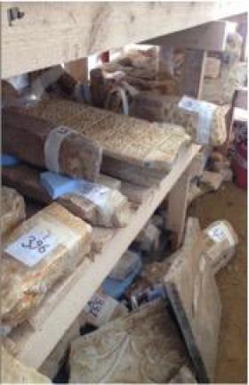 Şekil 5. Yeni bulunan taşlar ve yerleri Arkeoloji Müzesi denetiminde, İBB’in yüklenici şirketi tarafından  numaralandırılarak restorasyon sonrası bulundukları yerlere konmak üzere kayıt altına alınmıştır