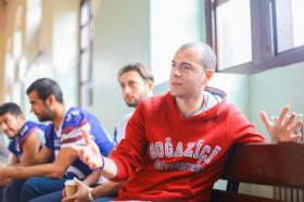 Ozan Bayrak ve oyuncular